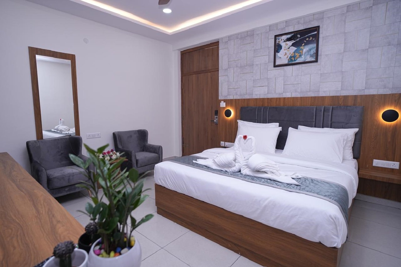 WhatsApp Image 2025-12-07 at 2.33.47 PM (1)