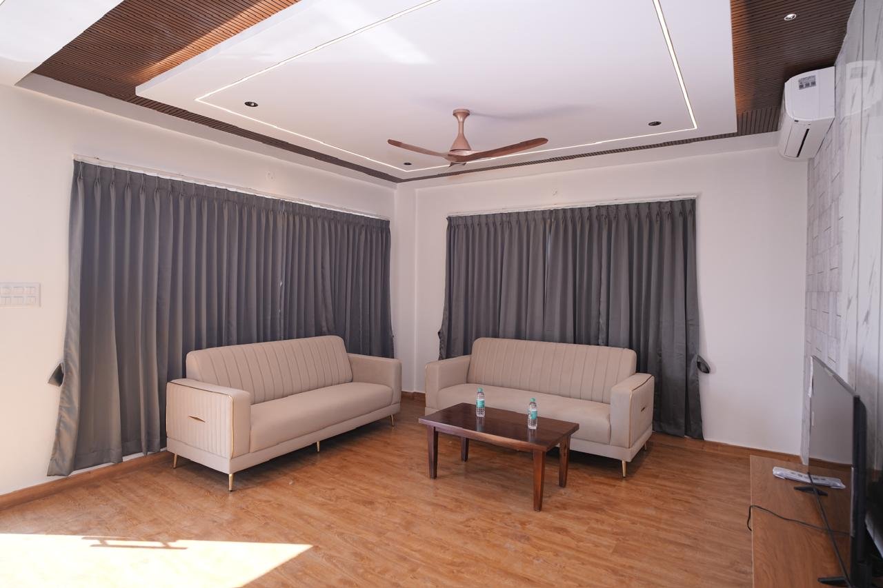 WhatsApp Image 2025-12-07 at 2.33.51 PM